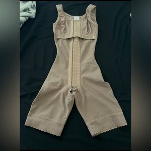 Meli Belt is a Colombian brand. Stage 2 Faja. Waist xs and the booty is a medium